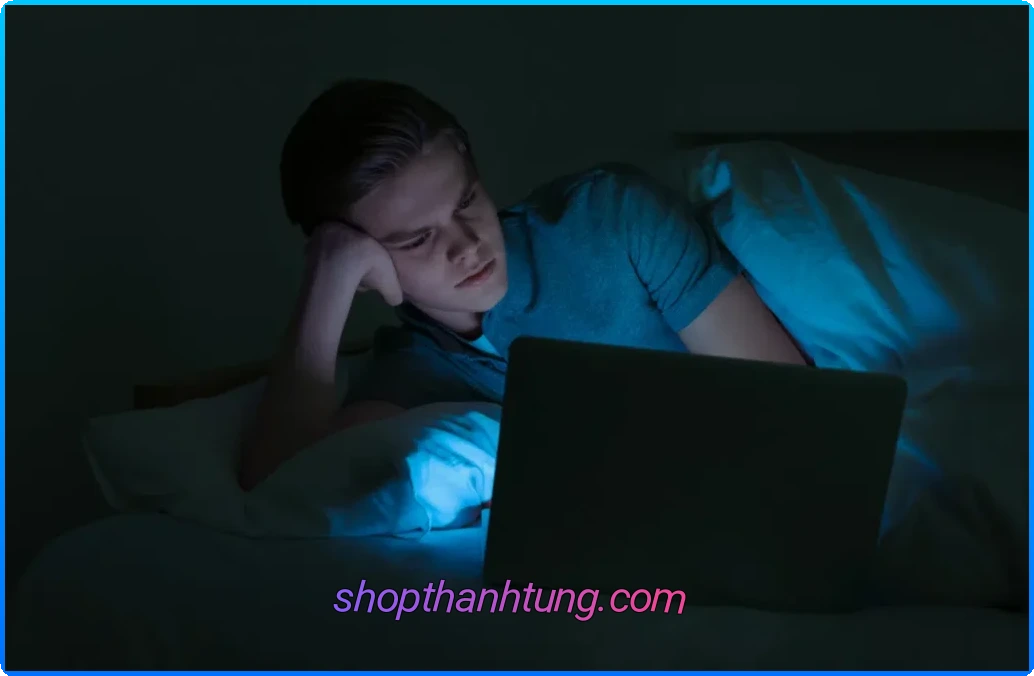 Không nên thức khuya kéo dài