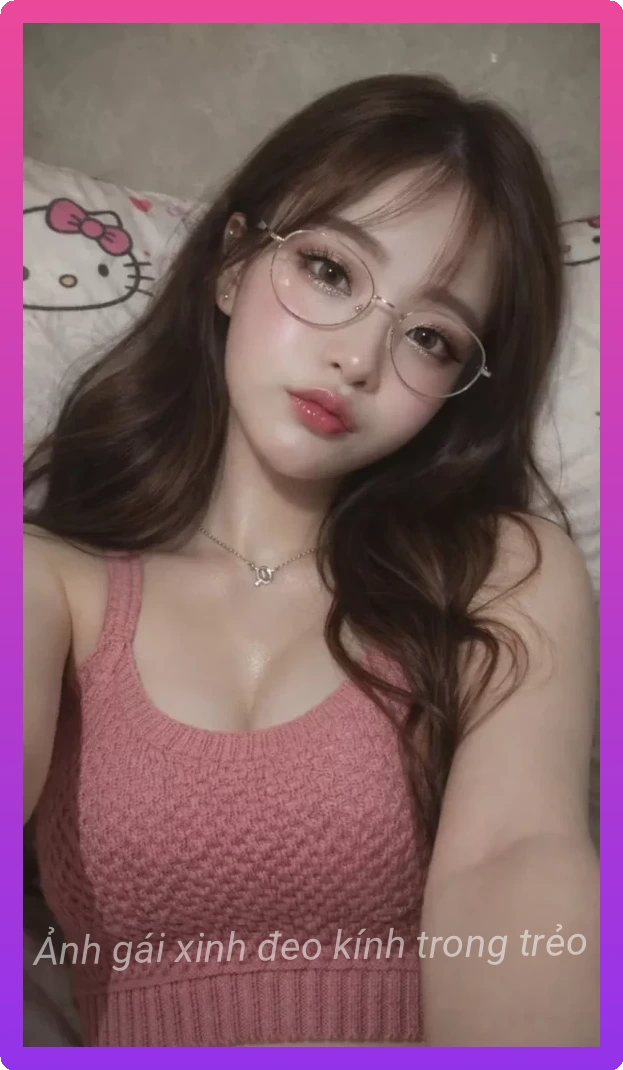 Nu sinh deo kinh dep tu nhien