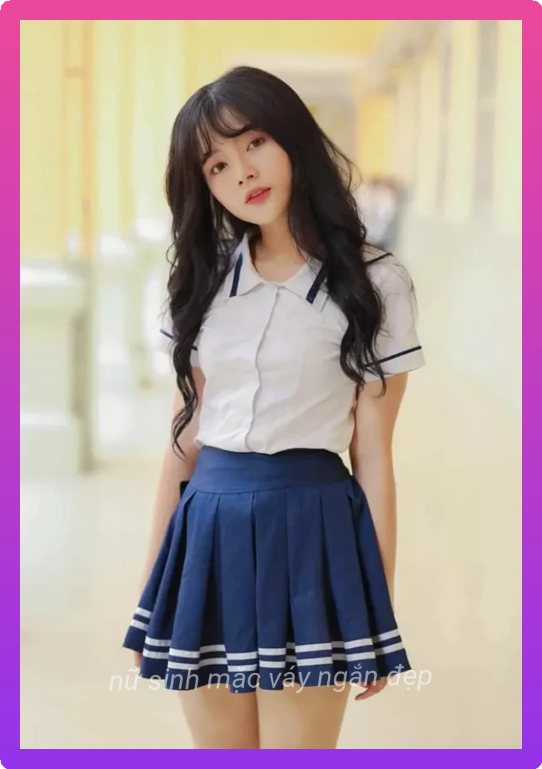 Nu sinh mac vay ngan chup anh ngoai troi de thuong