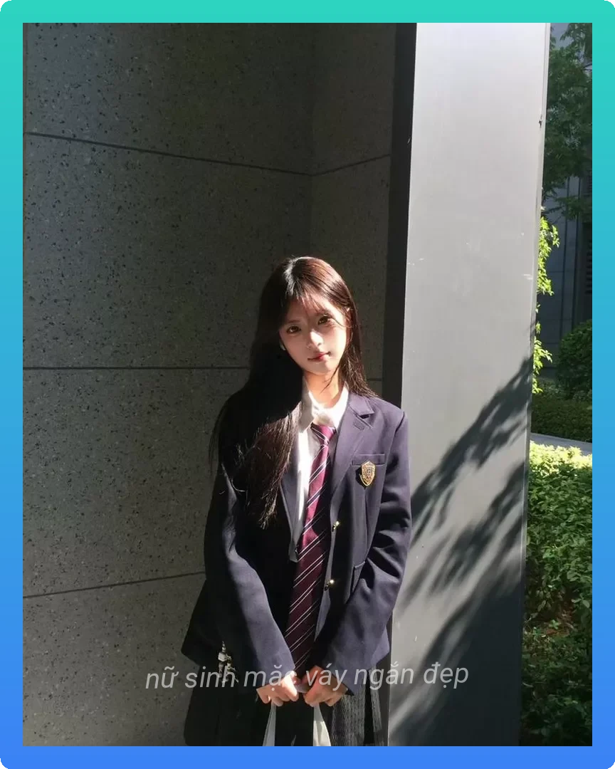 Nu sinh mac vay ngan tao dang dang yeu duoi tan cay e1773375222215 1