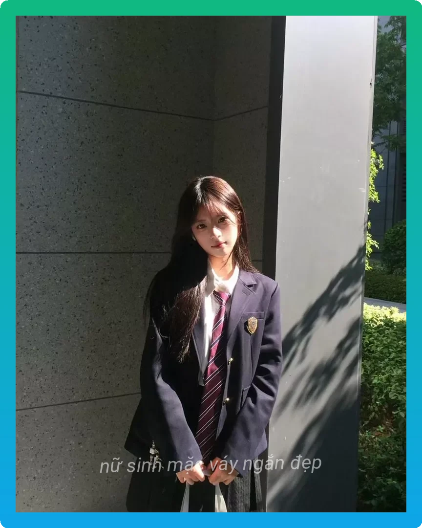 Nu sinh mac vay ngan tao dang dang yeu duoi tan cay e1773375222215