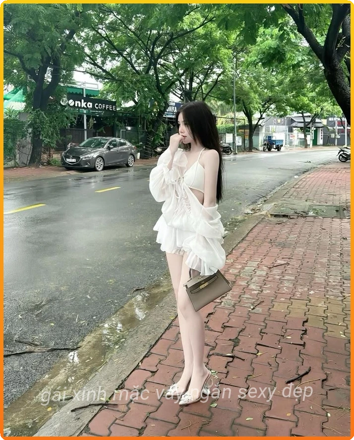 Phong cach sexy vua du khong pho truong